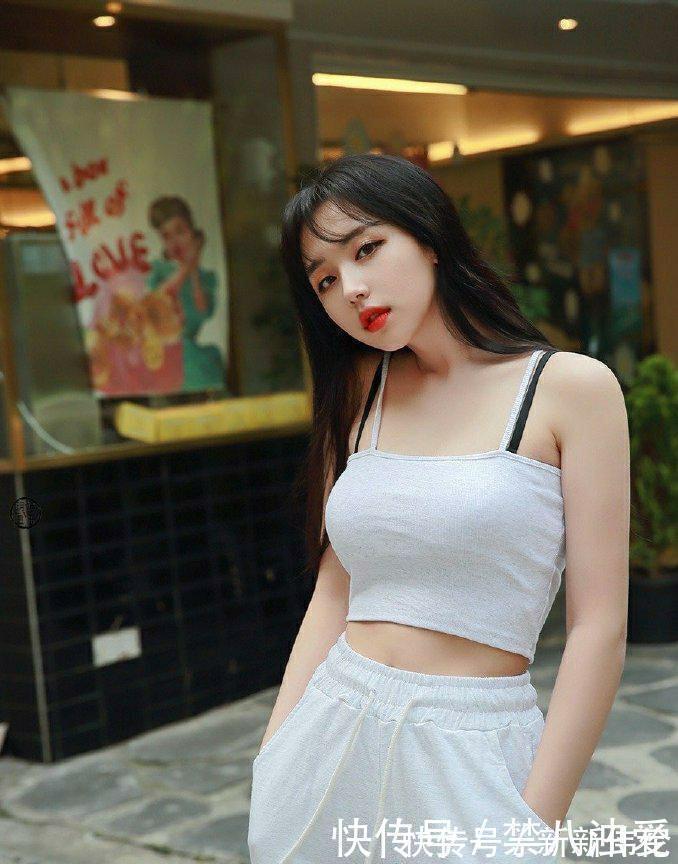 阳光|“超级清新”的邻家妹妹,夏日阳光下,照样“俏皮漂亮”