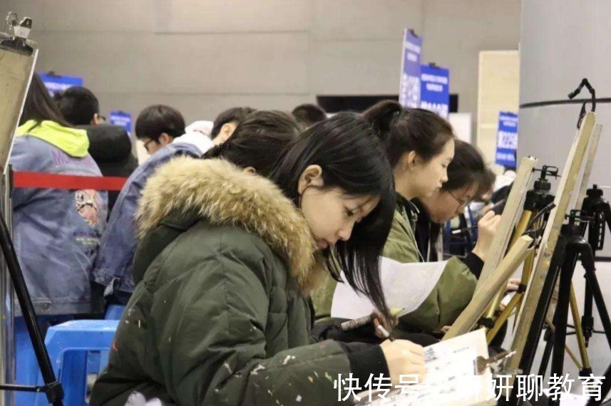 贾玲！美术生画贾玲素描头像，被网友称为“灵魂画师”，直言赶紧换专业