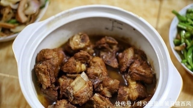 卤料|8个人的晚餐，一桌菜花费不到200元，网友：羡慕四线城市的生活