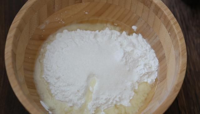 糯米粉这样做太好吃了，不揉面不发面，蒸一蒸就上桌，孩子爱吃