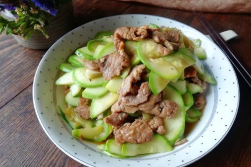 这个家常菜在我家非常受欢迎,皮薄汁多,肉质滑嫩