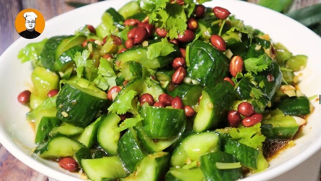 凉拌黄瓜切记不要放盐,教你一招,清脆入味,比饭店做得好吃