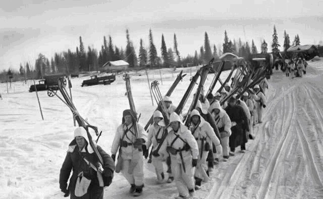 下令|莫斯科战役中，大批德军被冻成冰雕，为何希特勒执意下令原地坚守