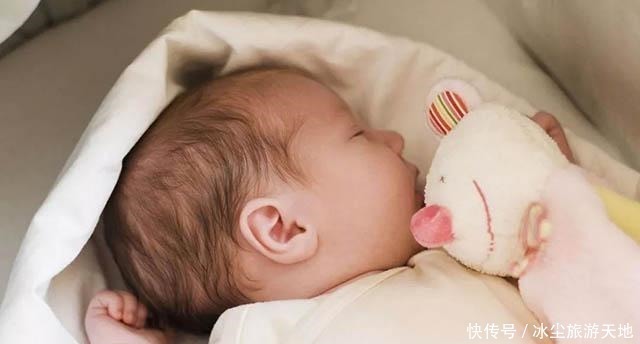 宝宝|父亲给宝宝办百日宴，奢华场面令人惊呼，网友这是要继承皇位