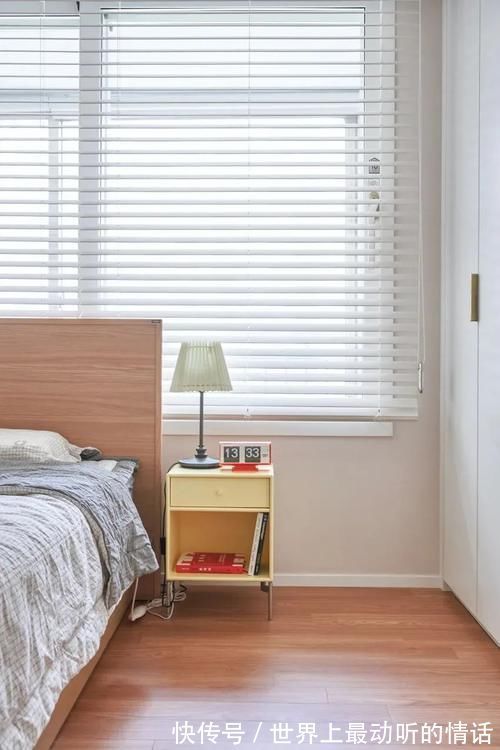 衣帽间|84平婚房，进门就被迷住了，不装电视不要餐厅，布置完好暖心