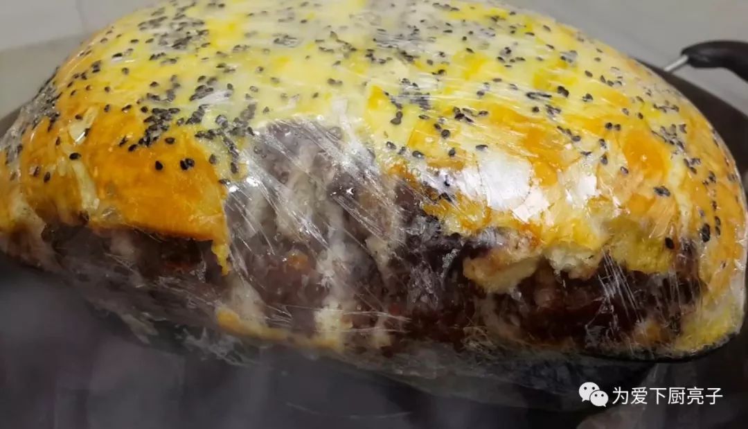 倒入|红豆又出新吃法,不烙饼不蒸馍,我家一周吃3次,比蛋糕好吃十倍