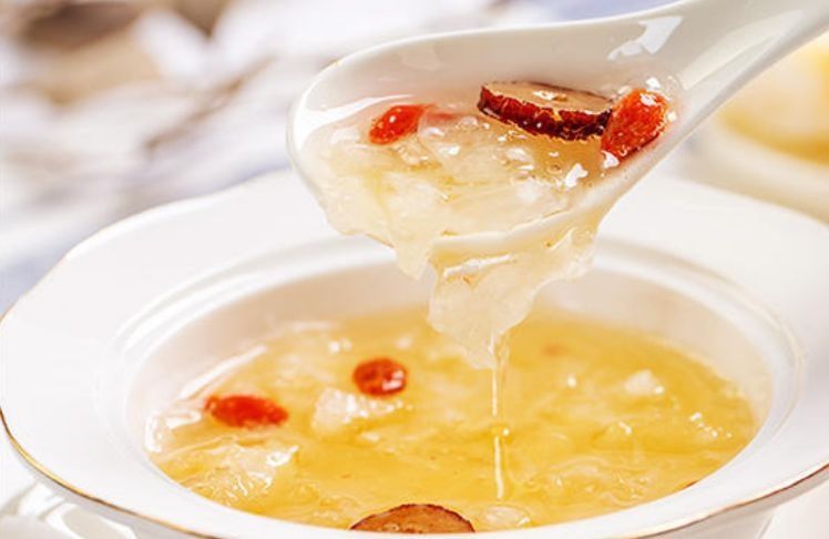 煮银耳汤怎么快速出胶？早餐老板教我2招，黏稠爽滑，好喝营养高