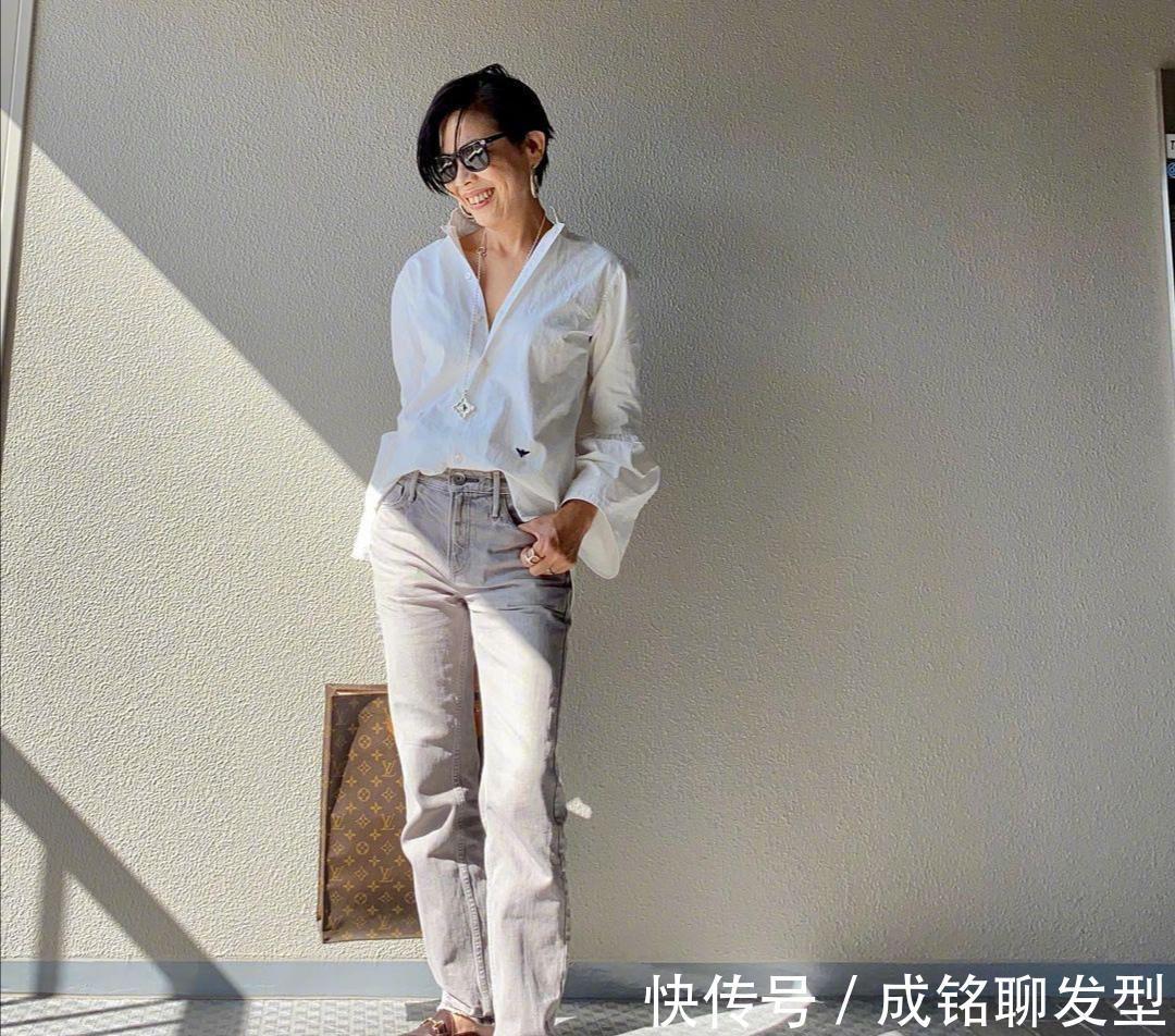 女性|这才是适合60女性的减龄穿搭,不花哨不扮嫩,自然老去也很美