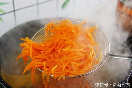 给年夜饭加道菜,“财源滚滚”端上桌,寓意好运齐来,八方进财