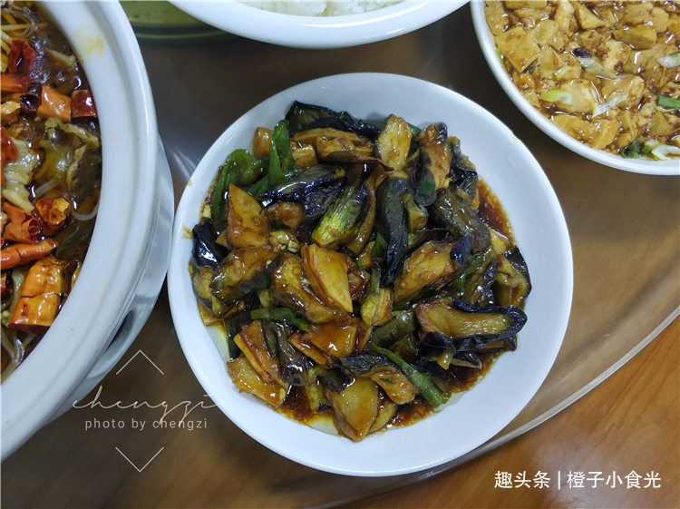 “五一”放假回家，婆婆做的晚餐，没有大鱼大肉，一家老少吃得香