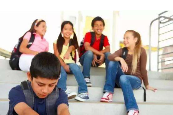 父母|“柳”姓爸爸给娃取名太绝了,老师看后尴尬不已直言:叫不出口