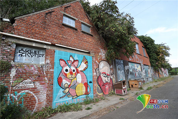 街头艺术@比利时杜尔镇“鬼城”变“涂鸦城” 吸引世界各地街头艺术家