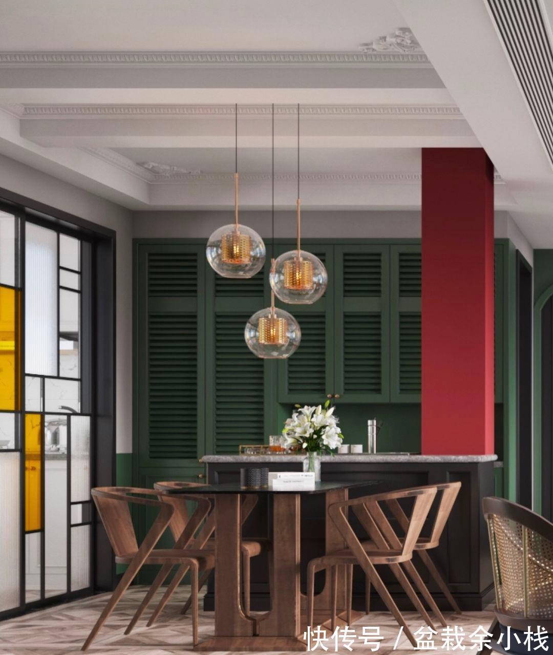 墨绿色|古朴的弧形拱门,墨绿色的半墙,打造出不一样的南洋复古风