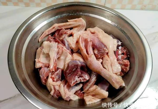 我们家常做的家常菜肴,简单炖一炖上桌,鲜而不腻每次光盘