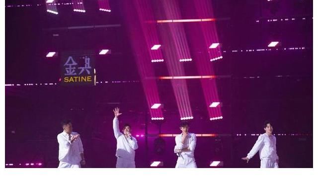 陈小春|《披荆斩棘的哥哥》陈小春部落全员“西装杀”李承铉张淇双吉他深情献唱