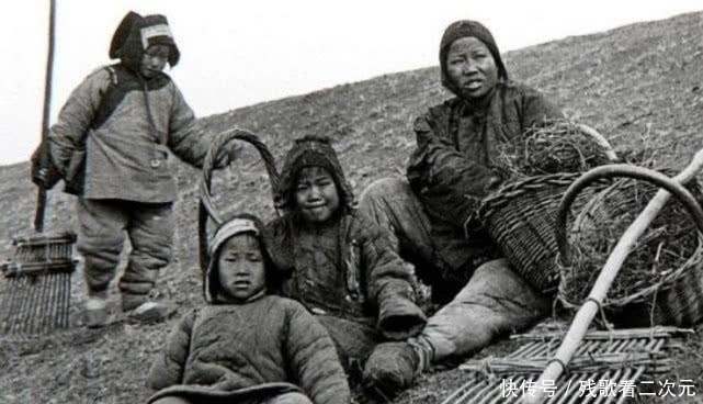 嫔妃|罕见的晚清老照片：宫中的嫔妃格格很漂亮，普通老百姓却穷苦万分