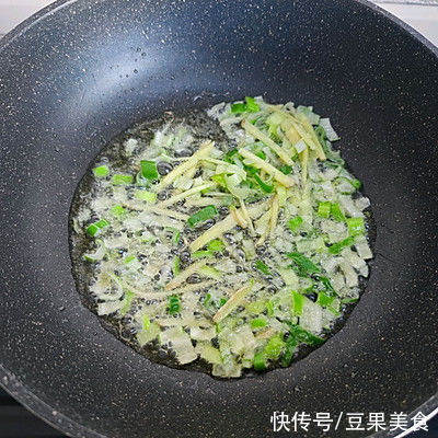 蒜苔炒香肠|人气特色菜蒜苔炒香肠，总有一款你所爱