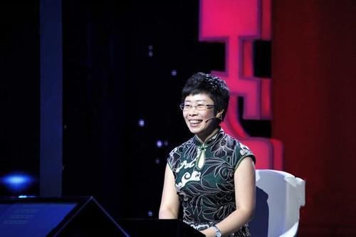 年轻|32岁成为百家讲坛最年轻的主讲人,毕业于北大,如今44岁却仍单身