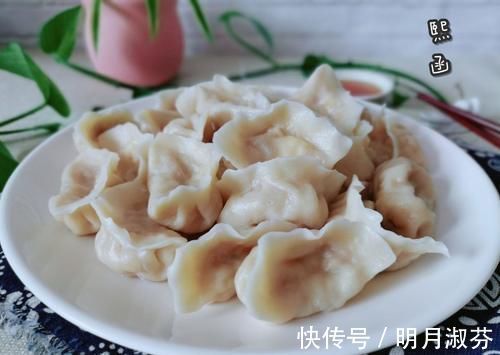 萝卜馅饺子|萝卜馅饺子，是焯水还是直接包，只要这步做对了，鲜嫩多汁又好吃