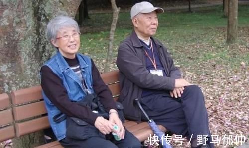 孩子|当你五六十岁,年迈的父母和需要帮忙看孩子的儿女,你会选择哪个?