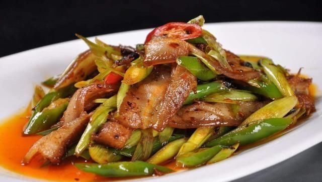 做回锅肉时，牢记两个诀窍，别犯一个错误，回锅肉肥而不腻更好吃