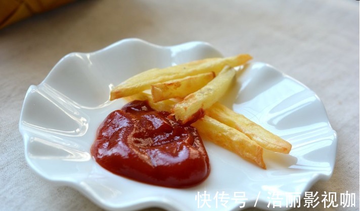 炸制|炸薯条时，裹面粉直接炸就错了，教您正确做法，薯条又香又脆
