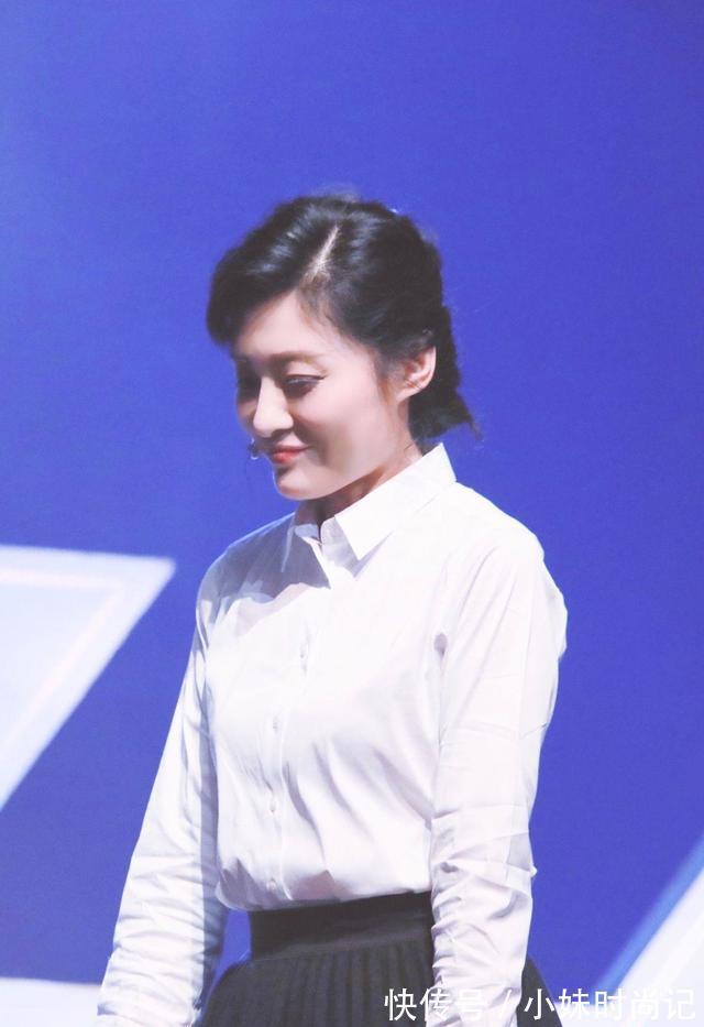 半身裙 周涛这气质感实在罕见!简单的白衬衫+半身裙,能穿出满满高级感