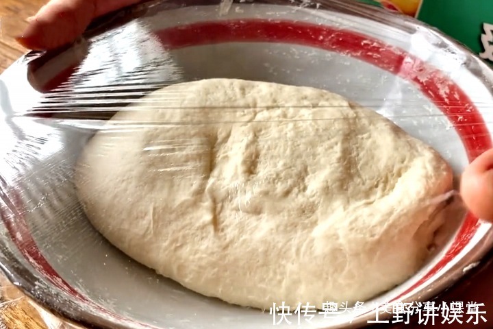 油饼怎么做才好吃,配方和做法告诉你,暄软劲道,比鸡蛋饼还好吃