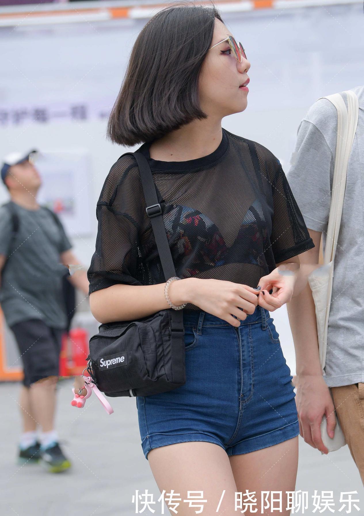 黑色网纱上衣，洋气时髦穿搭，经典百搭