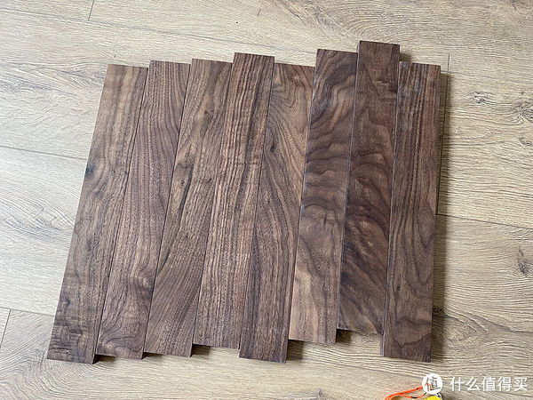 装修|实木盲盒:黑胡桃床和床头柜