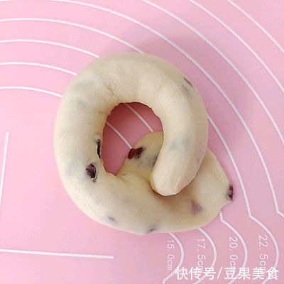 一次发酵，甜甜圈酥皮面包