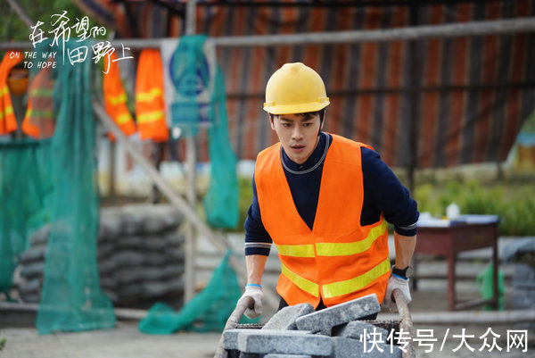 大城市|曹駿《在希望的田野上》開播，化身理想青年振興鄉村