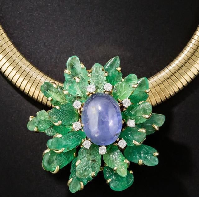 吊坠是女性的重要标志,更具历史意义,复古设计宝石更显收藏价值