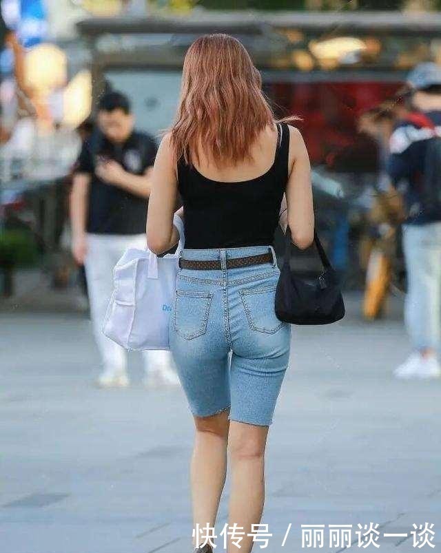 潮男|短款打底裤的搭配有很多种,具备有一种仪式的正式感,微笑迷人