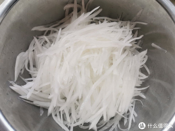 吃法|秋天萝卜最养人，教你最简单的吃法，不烧汤不凉拌，比土豆丝好吃