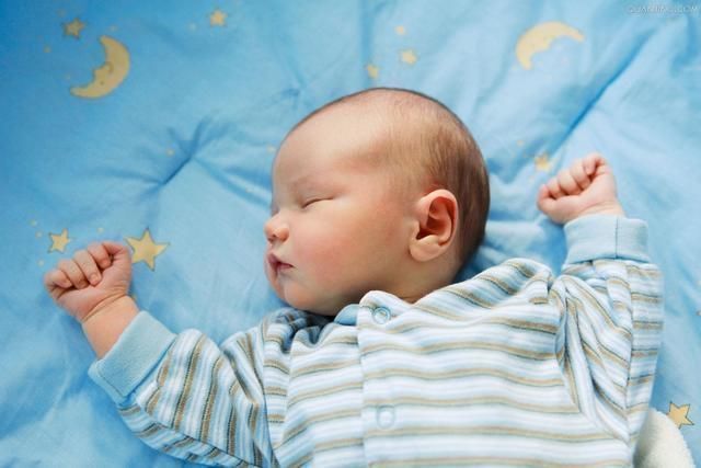 孩子|宝宝在这2个“黄金时间”睡觉，大脑不仅发育好，而且更容易长高
