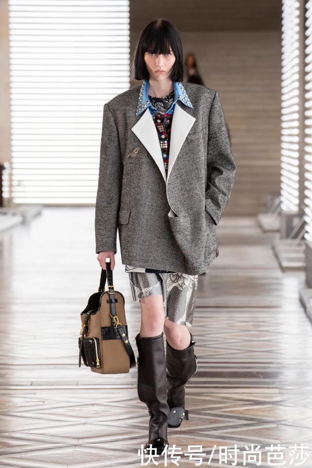 卢浮宫周边？不，这是Louis Vuitton新包