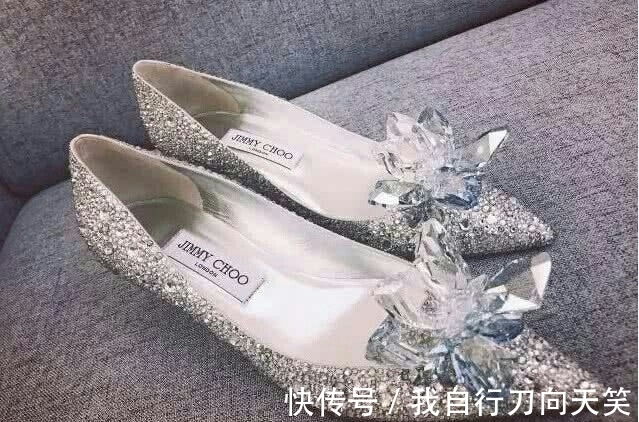 在你身边|灵签占卜：成人礼，你最想穿哪双水晶鞋？测你结婚对象何时出现？