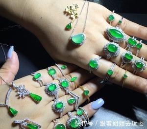 惹万千少女流连的阳绿翡翠究竟是什么样,它到底贵在哪里,怎么看
