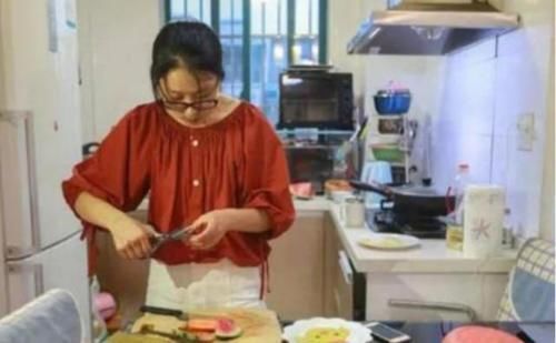 怀孕期间|23岁孕妈“产妇餐”火了,没人伺候只能自己做,网友:没必要心疼