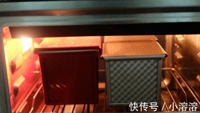 吐司盒|这个面包配方好，牛奶、黄油、鸡蛋全不放，一次发酵，香软又健康