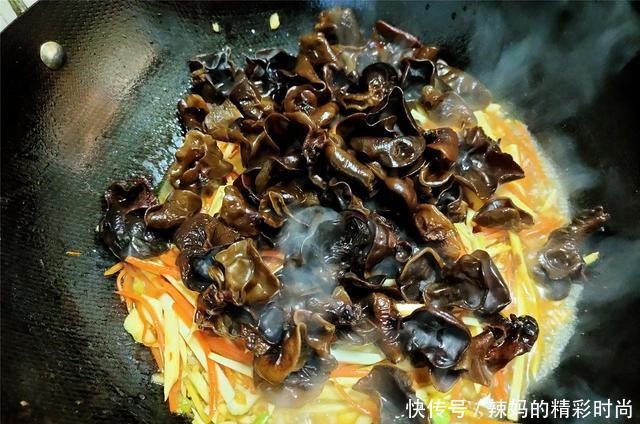 甜润|冬后,抓紧吃这碱性菜,甜润脆爽低脂饱腹,3元一斤,比莲藕好吃