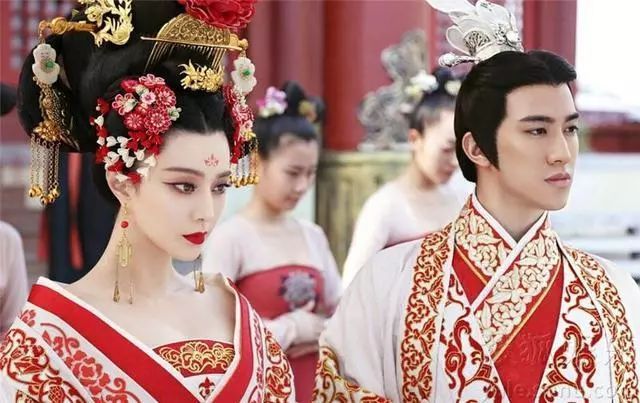 武氏|武则天一生造了20个字,19个被废除,只留了1字为何无人敢用