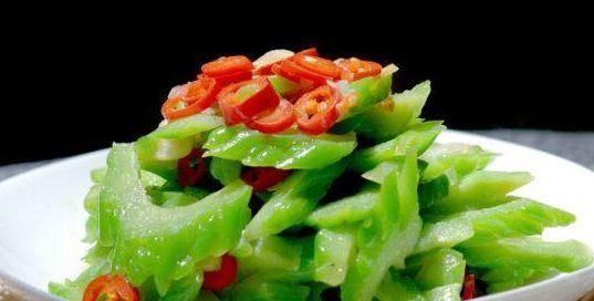吃苦味|炒苦瓜时,要不要焯水去苦味?以下这种方法,炒出来清香可口