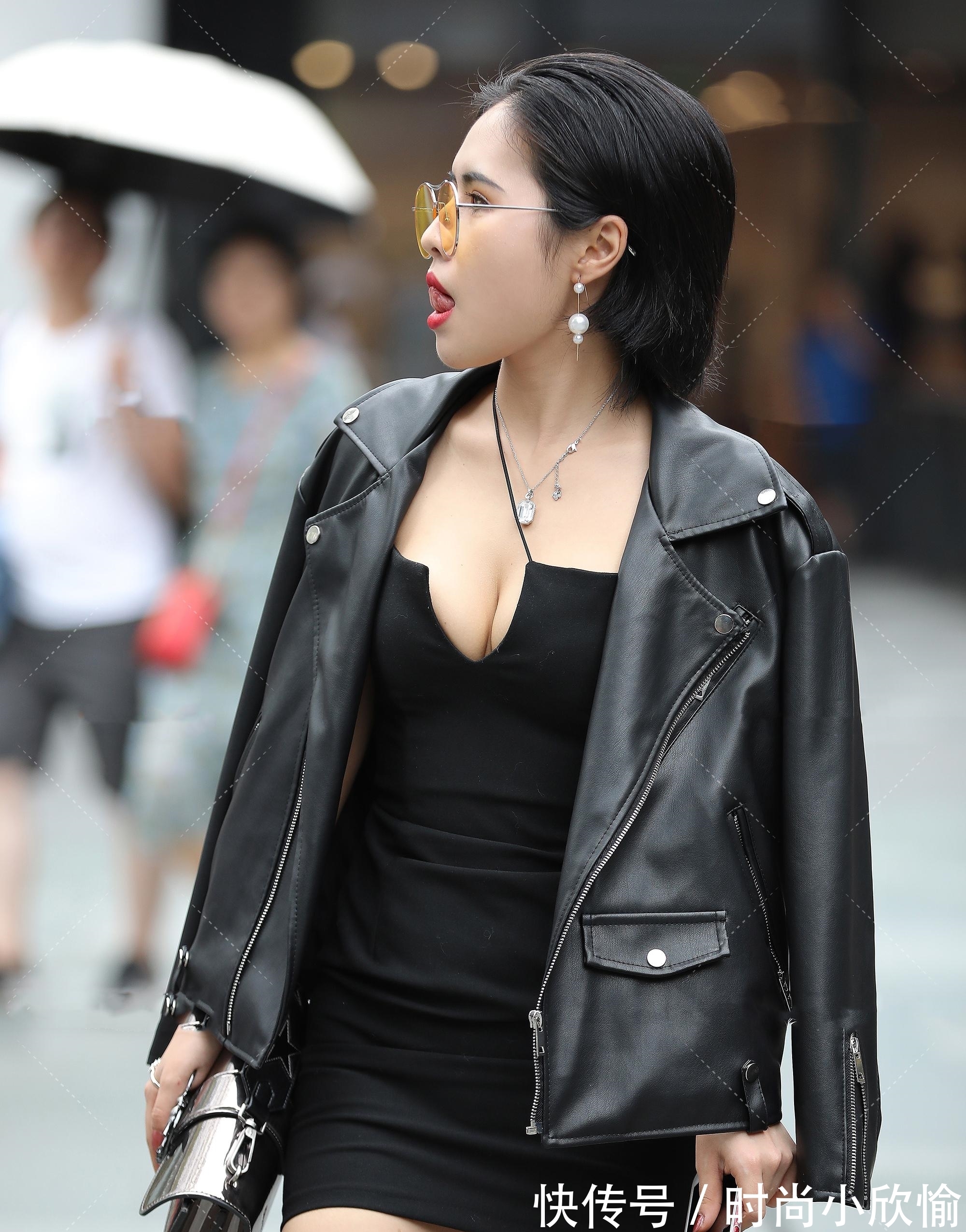 小姐姐 体重150,还硬要穿小号的“裹身裙”,上衣都快“崩开”了