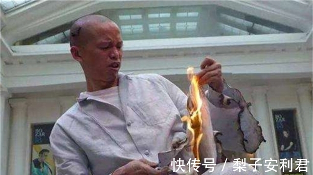 肋骨!艺术界“疯子”何云昌,取肋骨做成项链送给女友,用水泥浇筑自己