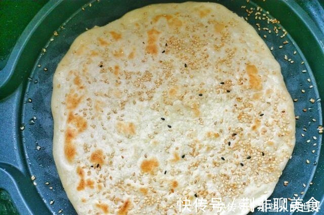 无需发面，家常烙饼这种做法，外酥里软层次分明，放凉了都不硬