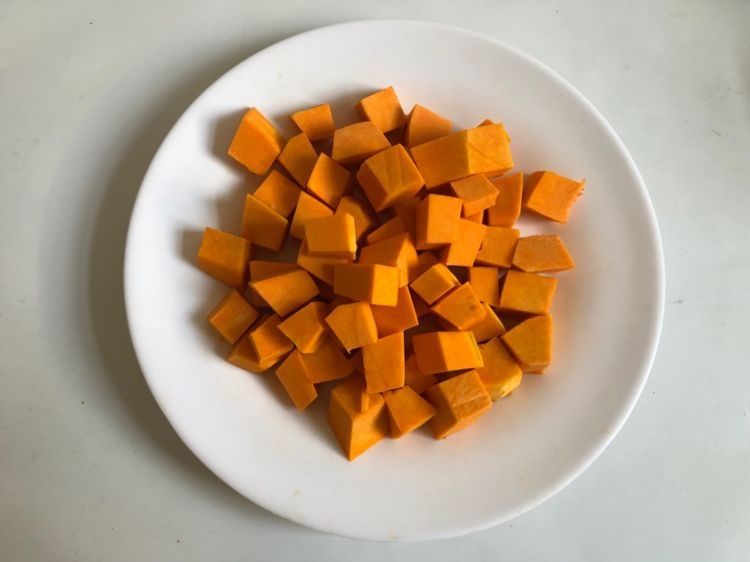 南瓜银耳汤,味道酸甜好吃,适合女生的甜汤