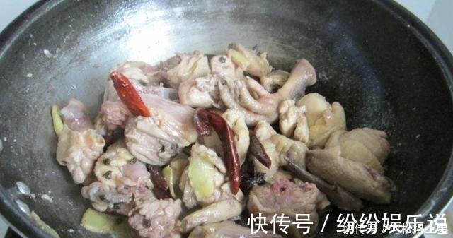 正确做法|炖鸡时,有人焯水,有人直接炖,都不对,教你最正确做法,香掉牙