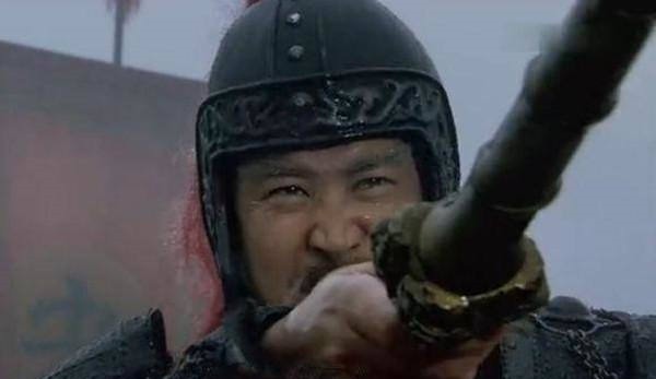 铜人$此人兵器重七十五斤, 战平呼延灼活捉史进, 擒杀梁山四将!